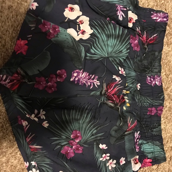 Gap Athletica Dri Fit Shorts - Picture 6 of 7